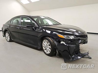 Czwarte zdjęcie samochodu z boku: 2018 TOYOTA CAMRY LE VIN:4T1B11HK7JU107117 - miniatura
