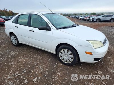 Czwarte zdjęcie samochodu z boku: 2005 FORD FOCUS ZX4 VIN:1FAFP34N25W281936 - miniatura