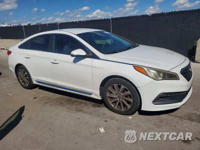 Czwarte zdjęcie samochodu z boku: 2015 HYUNDAI SONATA SPORT VIN:5NPE34AF4FH035367 - miniatura