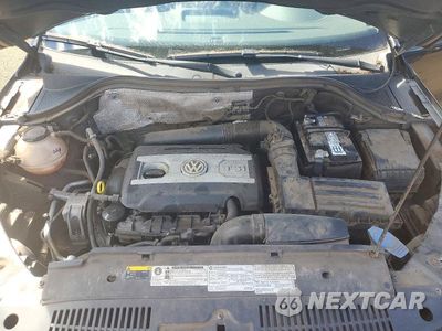 Zdjęcie 12 z 13 samochodu: 2017 VOLKSWAGEN TIGUAN S VIN:WVGBV7AXXHK050883 - miniatura