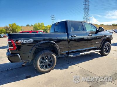 Trzecie zdjęcie samochodu z tyłu: 2022 RAM 2500 LARAMIE VIN:3C6UR5FJ9NG125643 - miniatura