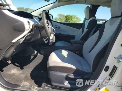 Zdjęcie 7 z 12 samochodu: 2016 TOYOTA PRIUS TWO ECO VIN:JTDKARFU3G3019042 - miniatura