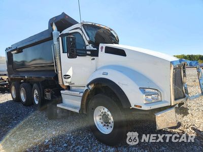 Czwarte zdjęcie samochodu z boku: 2024 KENWORTH T880 DUMP TRUCK VIN:1NKZXPTX9RJ345103 - miniatura