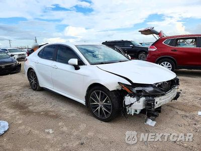 Czwarte zdjęcie samochodu z boku: 2022 TOYOTA CAMRY SE VIN:4T1T11AK2NU668359 - miniatura