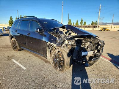 Czwarte zdjęcie samochodu z boku: 2024 BMW X7 XDRIVE40I VIN:5UX23EM07R9U50548 - miniatura