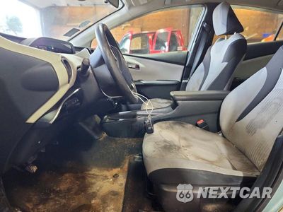 Zdjęcie 7 z 13 samochodu: 2017 TOYOTA PRIUS TWO VIN:JTDKBRFU9H3046454 - miniatura