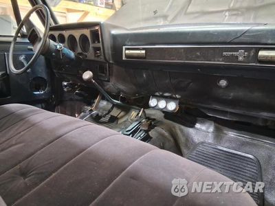 Piąte zdjęcie samochodu w środku: 1984 CHEVROLET K10 VIN:1GCEK14H8EF378478 - miniatura