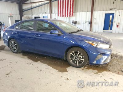 Czwarte zdjęcie samochodu z boku: 2023 KIA FORTE LXS VIN:3KPF24AD9PE504514 - miniatura