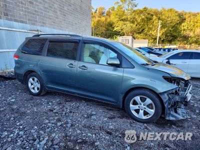 Czwarte zdjęcie samochodu z boku: 2013 TOYOTA SIENNA LE VIN:5TDKK3DCXDS370335 - miniatura