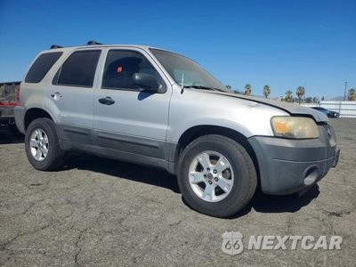 Czwarte zdjęcie samochodu z boku: 2005 FORD ESCAPE XLT VIN:1FMYU03155KC92845 - miniatura