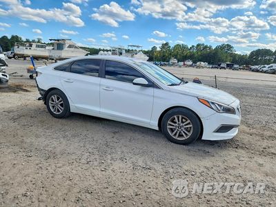 Czwarte zdjęcie samochodu z boku: 2017 HYUNDAI SONATA SE VIN:5NPE24AF7HH553754 - miniatura