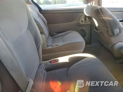 Zdjęcie 11 z 13 samochodu: 2005 TOYOTA SIENNA LE 7 PASSENGER VIN:5TDZA23C45S339662 - miniatura
