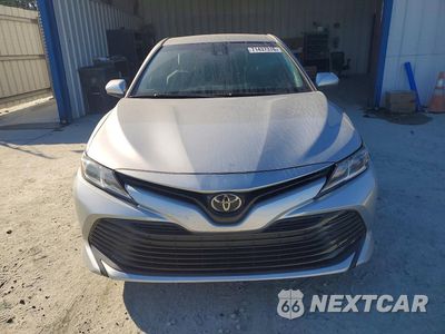 Piąte zdjęcie samochodu w środku: 2018 TOYOTA CAMRY LE VIN:4T1B11HK2JU626771 - miniatura