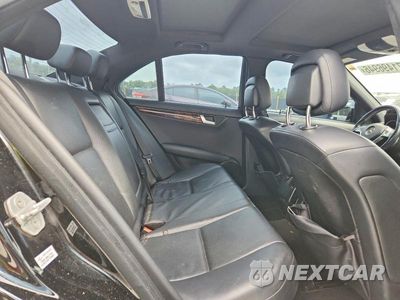 Zdjęcie 10 z 12 samochodu: 2012 MERCEDES-BENZ C 250 VIN:WDDGF4HB6CR218461 - miniatura