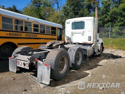 Trzecie zdjęcie samochodu z tyłu: 2015 KENWORTH T680 SEMI TRUCK VIN:1XKYDP9X5FJ438794 - miniatura