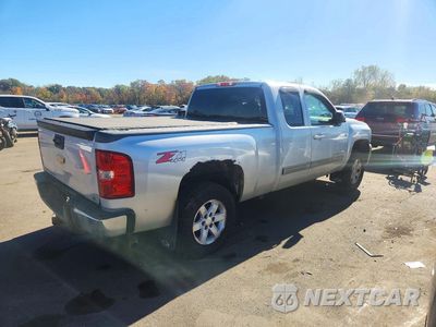 Trzecie zdjęcie samochodu z tyłu: 2013 CHEVROLET SILVERADO K1500 LT VIN:1GCRKSE79DZ216370 - miniatura
