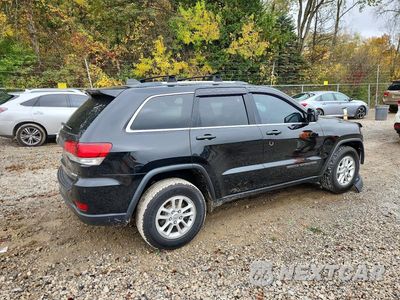 Trzecie zdjęcie samochodu z tyłu: 2020 JEEP GRAND CHEROKEE LAREDO VIN:1C4RJFAG6LC409609 - miniatura
