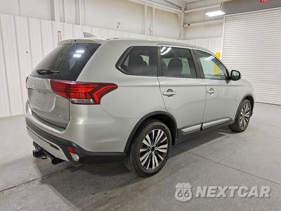 Trzecie zdjęcie samochodu z tyłu: 2019 MITSUBISHI OUTLANDER SE VIN:JA4AZ3A36KJ001973 - miniatura