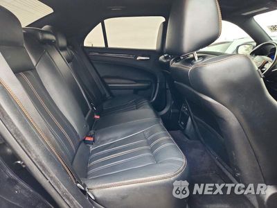 Zdjęcie 10 z 12 samochodu: 2016 CHRYSLER 300 S VIN:2C3CCAGG2GH296579 - miniatura