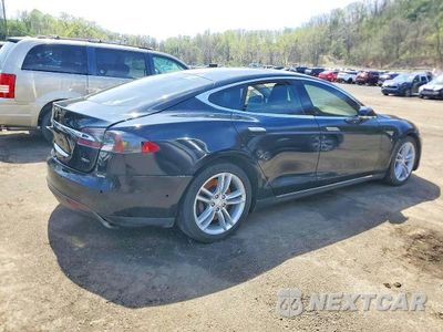 Trzecie zdjęcie samochodu z tyłu: 2015 TESLA MODEL S VIN:5YJSA1E27FF119731 - miniatura