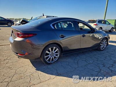 Trzecie zdjęcie samochodu z tyłu: 2021 MAZDA 3 PREFERRED VIN:JM1BPBCLXM1330086 - miniatura