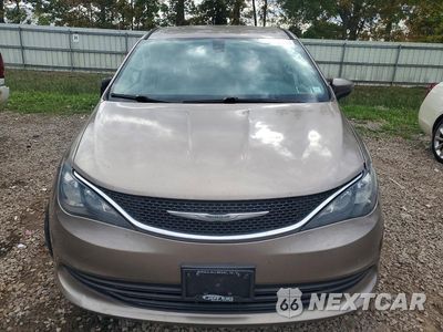 Piąte zdjęcie samochodu w środku: 2017 CHRYSLER PACIFICA LX VIN:2C4RC1CG1HR571298 - miniatura