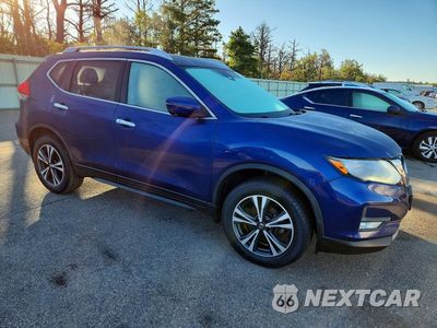Czwarte zdjęcie samochodu z boku: 2020 NISSAN ROGUE SV VIN:JN8AT2MV0LW116821 - miniatura