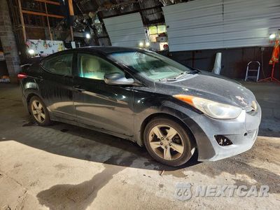Czwarte zdjęcie samochodu z boku: 2013 HYUNDAI ELANTRA GLS VIN:5NPDH4AE0DH399125 - miniatura