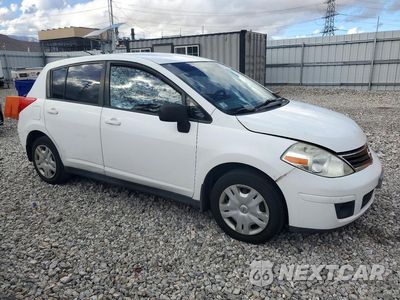 Czwarte zdjęcie samochodu z boku: 2011 NISSAN VERSA 1.8 S VIN:3N1BC1CP0BL385986 - miniatura
