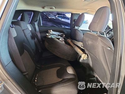 Zdjęcie 10 z 12 samochodu: 2017 JEEP CHEROKEE SPORT VIN:1C4PJLAB6HW626626 - miniatura