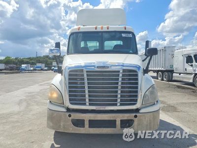 Piąte zdjęcie samochodu w środku: 2010 FREIGHTLINER CASCADIA 1 - SEMI TRUCK VIN:1FUJGEDR4ALAN1051 - miniatura