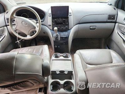Zdjęcie 8 z 13 samochodu: 2010 TOYOTA SIENNA LE 8-PASSENGER VIN:5TDKK4CCXAS340299 - miniatura