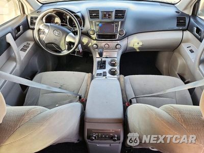 Zdjęcie 8 z 13 samochodu: 2013 TOYOTA HIGHLANDER PLUS VIN:5TDBK3EH8DS210478 - miniatura