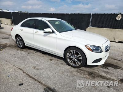 Czwarte zdjęcie samochodu z boku: 2016 MERCEDES-BENZ C 300 VIN:55SWF4JBXGU162390 - miniatura