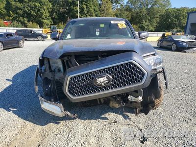 Piąte zdjęcie samochodu w środku: 2018 TOYOTA TACOMA TRD OFF-ROAD VIN:3TMCZ5AN3JM183533 - miniatura