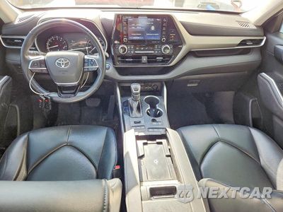 Zdjęcie 8 z 12 samochodu: 2021 TOYOTA HIGHLANDER XLE VIN:5TDGZRBHXMS549459 - miniatura