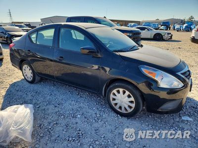 Czwarte zdjęcie samochodu z boku: 2019 NISSAN VERSA VIN:3N1CN7AP6KL868452 - miniatura