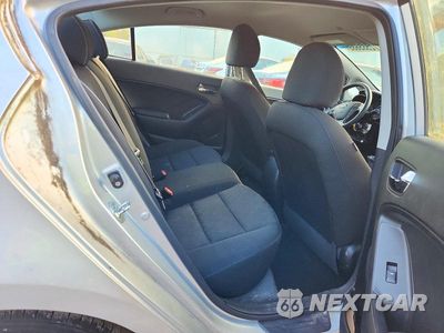 Zdjęcie 10 z 12 samochodu: 2016 KIA FORTE LX VIN:KNAFK4A63G5619717 - miniatura