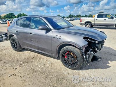 Czwarte zdjęcie samochodu z boku: 2024 MASERATI GRECALE MODENA VIN:ZN6PMDBA1R7448430 - miniatura