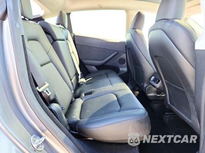 Zdjęcie 10 z 13 samochodu: 2025 TESLA MODEL Y VIN:7SAYGDED9SF320183 - miniatura