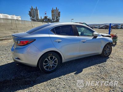 Trzecie zdjęcie samochodu z tyłu: 2019 TOYOTA YARIS LE VIN:3MYDLBYV2KY506914 - miniatura