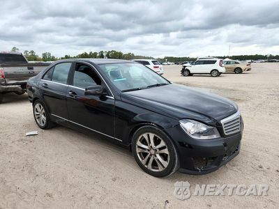Czwarte zdjęcie samochodu z boku: 2014 MERCEDES-BENZ C 250 VIN:WDDGF4HB1EG249583 - miniatura