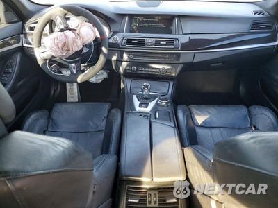 Zdjęcie 8 z 12 samochodu: 2014 BMW M5 VIN:WBSFV9C54ED593006 - miniatura