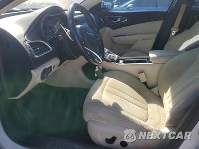 Zdjęcie 7 z 12 samochodu: 2015 CHRYSLER 200 LIMITED VIN:1C3CCCAB7FN531220 - miniatura