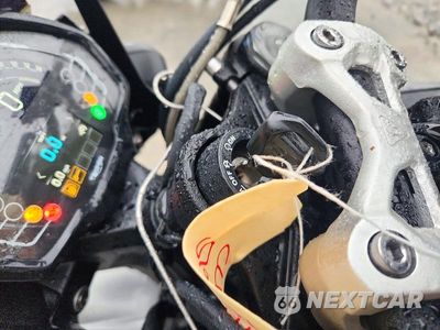 Zdjęcie 8 z 9 samochodu: 2024 TRIUMPH MOTORCYCLE STREET TRIPLE 765 R VIN:SMTA604S1RTBK6060 - miniatura