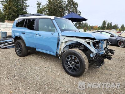 Czwarte zdjęcie samochodu z boku: 2025 TOYOTA LAND CRUISER BASE VIN:JTEABFAJ3SK038334 - miniatura