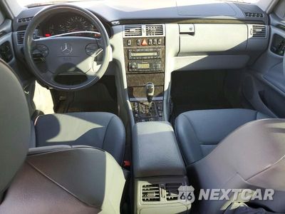 Zdjęcie 8 z 12 samochodu: 2002 MERCEDES-BENZ E 320 VIN:WDBJF65J82B464005 - miniatura