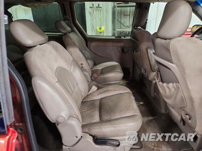 Zdjęcie 11 z 13 samochodu: 2001 CHRYSLER TOWN & COUNTRY LIMITED VIN:2C8GT64LX1R142309 - miniatura