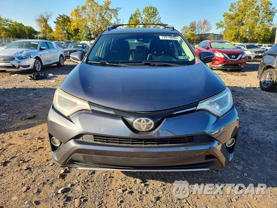 Piąte zdjęcie samochodu w środku: 2017 TOYOTA RAV4 XLE VIN:JTMRFREV2HD202860 - miniatura