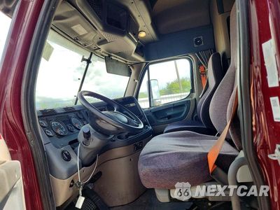 Zdjęcie 7 z 13 samochodu: 2018 FREIGHTLINER CASCADIA 125 SEMI TRUCK VIN:3AKJGLDV1JSJK1320 - miniatura